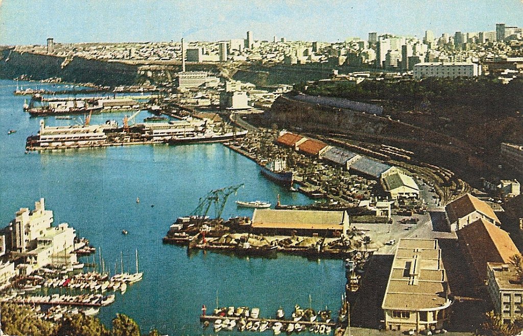 238-vue sur le port.JPG